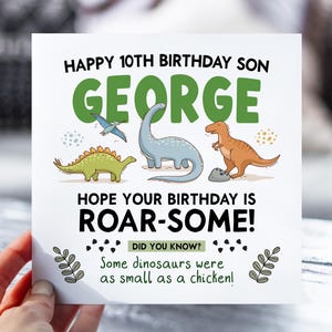 Carte 10e anniversaire pour garçons | Carte d'anniversaire dinosaure pour fils, petit-fils, frère, neveu | Carte d'informations sur les dinosaures ROAR-some | Carte Dino 10 ans