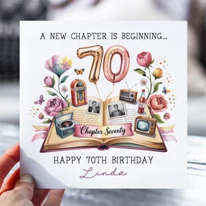 Carte du 70e anniversaire pour tante, meilleure amie, soeur, grand-mère, amie, femme, maman | Conception de livre pour le nouveau chapitre soixante-dix | Carte personnalisée pour elle
