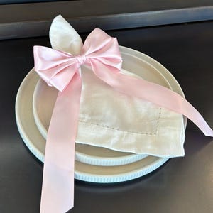 Babyparty Schleife Serviettenringe - Rosa Satinband Serviettenhalter für Mädchen Babypartys, Gender Reveals & erste Geburtstage