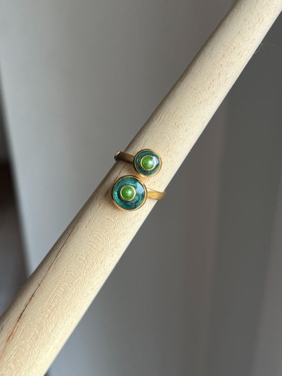 Double ring in golden stainless steel setting and shimmering green made of epoxy resin with gold green pearl, adjustable size
