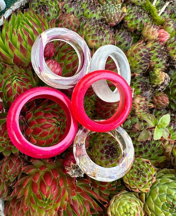 Rings made of resin epoxy resin with real flowers pink