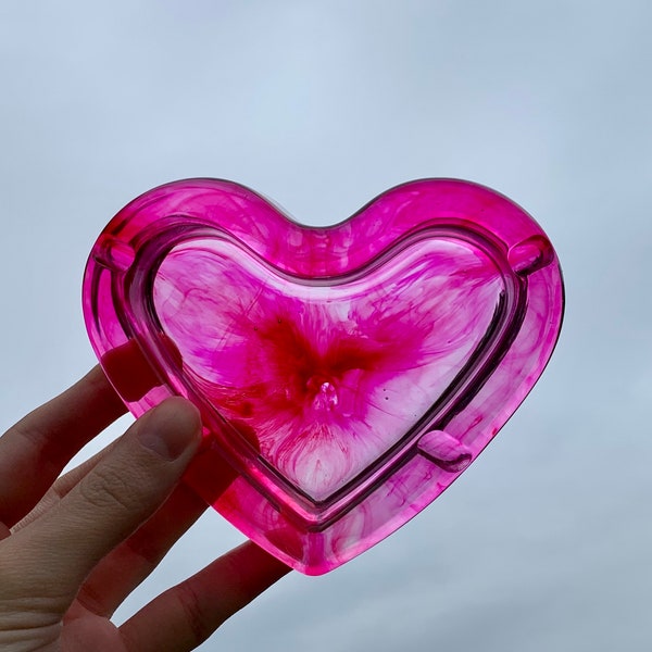 Aschenbecher Herzform Pink Rosa aus Resin gegossen