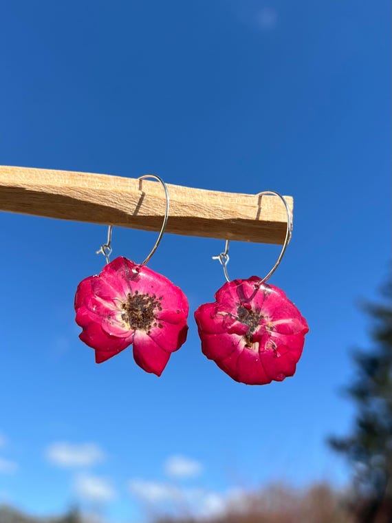 Hoop earrings with real flowers Pink wood anemone blossoms Magenta hand-picked blossoms real flower jewelry