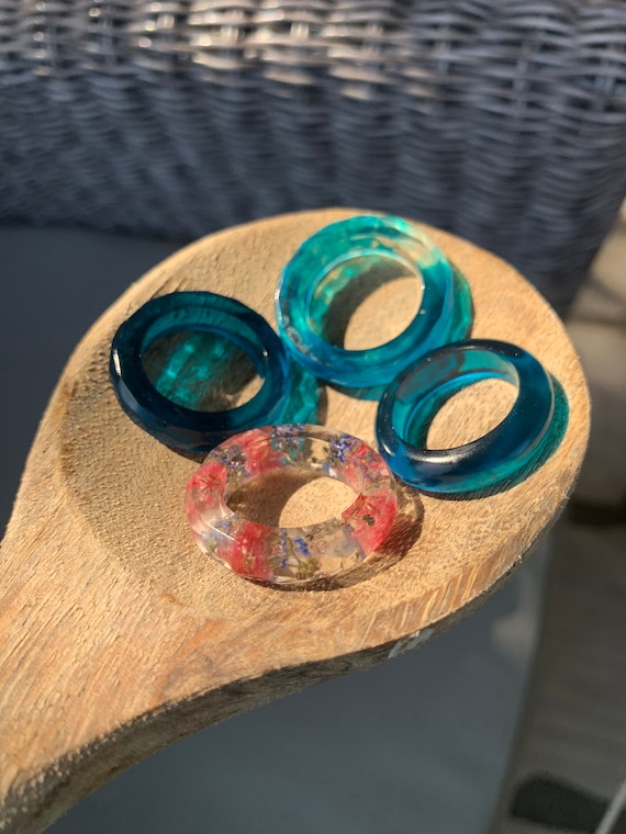 Resin rings blue real pink flowers