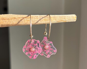 Creolen mit echten Blumen zarte rosa Blüten real flower jewelry