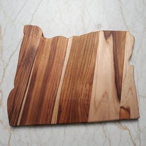 Oregon state-shaped Teak Charcuterie or Cutting Board, Serving Tray, personalized