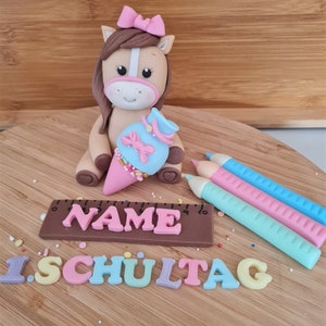 Einschulung Fondant Figuren Pony mit süße Schultüte Wahlweise mit Stifte,Bücher u. Lineal mit Name Erste Schultag Schultüte Tortendekoration Bild 5