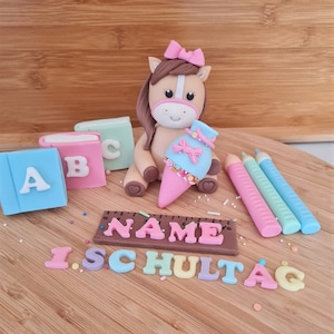 Einschulung Fondant Figuren Pony mit süße Schultüte Wahlweise mit Stifte,Bücher u. Lineal mit Name Erste Schultag Schultüte Tortendekoration Bild 7