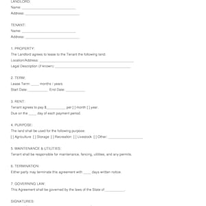 Puede incluir: Un formulario de contrato de arrendamiento de tierras en blanco con campos para los nombres y direcciones del arrendador y el arrendatario, el plazo del arrendamiento, el alquiler, el propósito, el mantenimiento y los servicios públicos, la terminación y la ley aplicable. El formulario también incluye espacios para las firmas y las fechas.