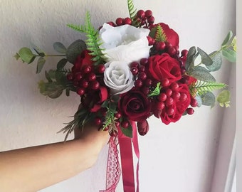 Brautstrauß, roter Strauß, rote Rose, künstliche Blumen, Blumen Design, Blumen Kunst, Design, Hochzeit, Braut Accessoires, custom design