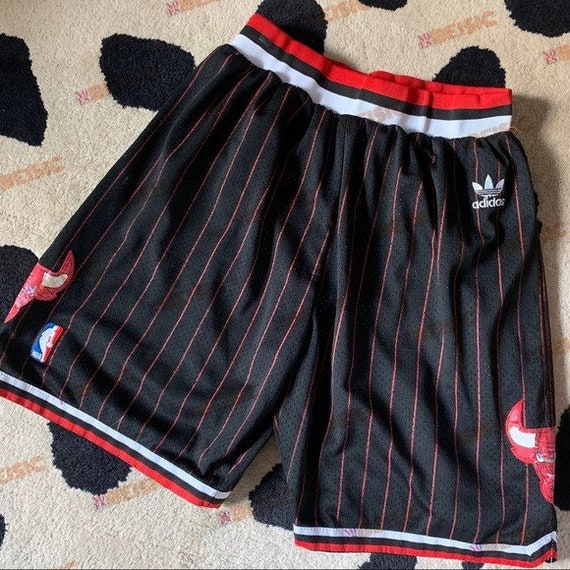 A escala nacional Refinar Opresor Adidas NBA Chicago Bulls Basketball Shorts Black Red Stripes - Etsy