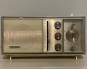 Vintage 1950s Zenith AM FM Clock Radio