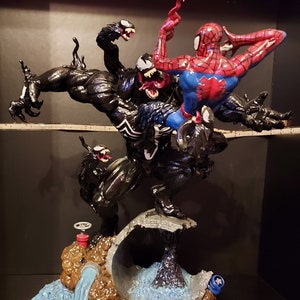 Spiderman VS Venom Marvel 3D Printed and Hand Painted Figure, Decor Gift  Statue 