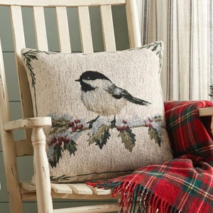 Kissenbezug mit Meise-Motiv, Stechpalmenbeeren-Vogeldekor, gewebter Kissenbezug, botanisches Winter-Singvogel-Dekor, Wohnaccessoire, Geschenk