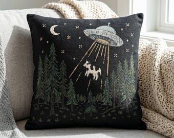 UFO Ko Bortförande Vävd Kudde Alien Rymdskepp Spöklik Skogdekor Retro Sci Fi Gobeläng Kudde Söt Konstig Academia Rum Estetisk