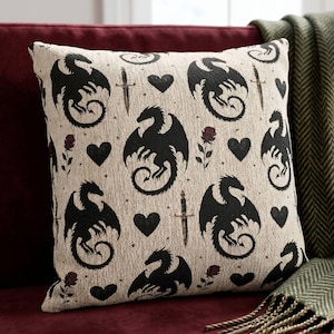 Cuscino decorativo Romanticismo Drago Angolo lettura Decorazione 17x18 Cuscino intrecciato Fantasy Lettore Regalo Dark Academic Gothic Aesthetic Medieval Dagger Rose