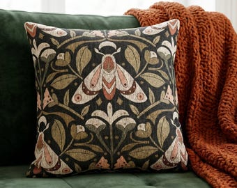 Art Nouveau Moth Woven Prydnadskudde 17x18 Mörk Academia Accentkudde Botanisk Goth Heminredning Eklektisk Maximalistisk Insekt Gobelängkudde