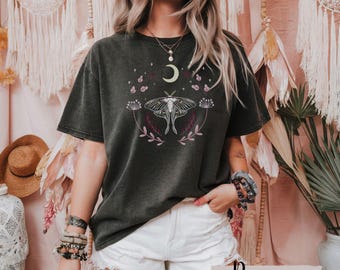 Camiseta Moth Fairycore Botanical Top para Garota Whimsigoth Moon Nature Lover Camiseta Gráfica Ideias de Trajes de Bruxa Mística Goblincore Luna Moth