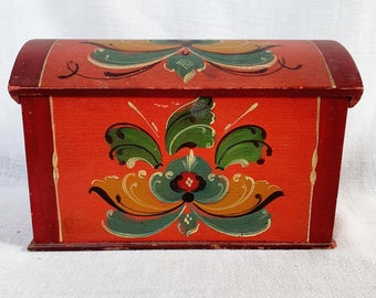Charming Rosemalt Small Chest, Folk-art from Norway, Rustic 1930s, Beautifully painted, Good Condition, Cute and Great for trinkets/jewelry
