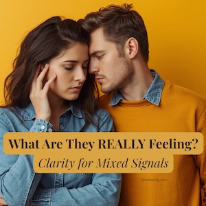 以下が含まれることがあります： 黄色い背景に寄り添うカップル。女性はデニムシャツ、男性は黄色のセーターを着ています。バナーには「What Are They REALLY Feeling? Clarity for Mixed Signals.」と書かれています。