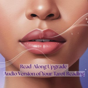Könnte beinhalten: Nahaufnahme eines Gesichts, wobei der Fokus auf Lippen und Nase liegt. Die Lippen sind ein glänzendes, rosiges Pink. Der Text "Read-Along Upgrade Audio Version of Your Tarot Reading" wird in einem weißen Rechteck unten angezeigt.