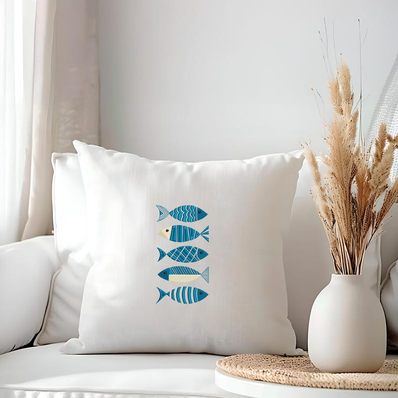 刺繍機用の装飾的な魚の刺繍デザイン5つ。4つのサイズ 画像 5