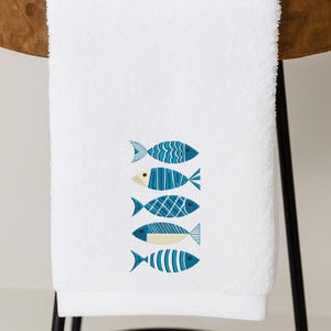 刺繍機用の装飾的な魚の刺繍デザイン5つ。4つのサイズ 画像 9