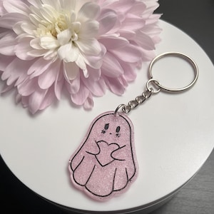 Cute Epoxy Resin Ghost Keychain – Adorable Ghost Holding Heart – Handmade Spooky-Cute Bag Charm