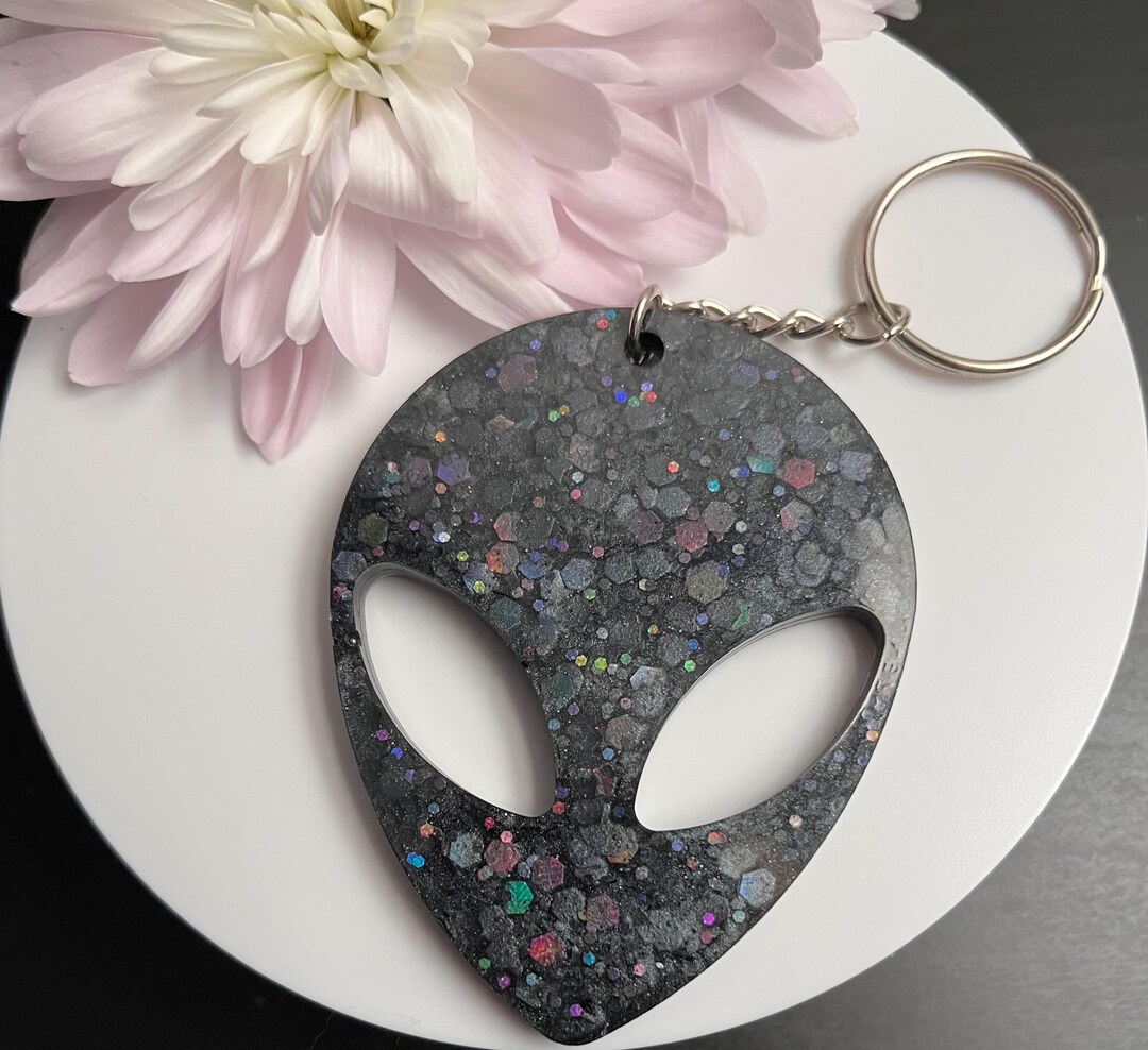 Resin Alien Keychains - Etsy
