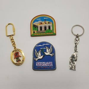 Lot of 4 Vintage Religious Keychains & Magnets Hamsa Jesus Jerusalem Shalom