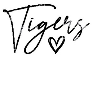 Könnte beinhalten: Schwarz-weißer handgeschriebener Text, der "Tigers" mit einem kleinen Herzen daneben sagt.