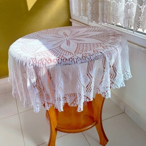 lace tablecloth ,vintage, handmade lace tablecloth