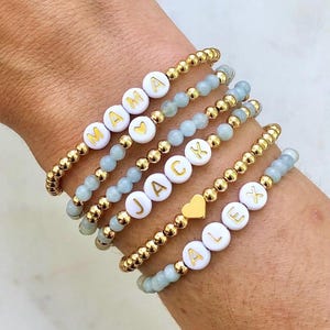 Pulseira com palavras personalizadas, pulseira com nome infantil, pulseira de empilhamento de mãe, pulseira com contas e nome personalizado, presente personalizado, pulseira elástica