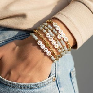 Bracelet avec prénom personnalisé • Bracelet de perles de mots personnalisé • Cadeau de bracelet avec prénom pour enfants • Cadeau pour la fête des Mères
