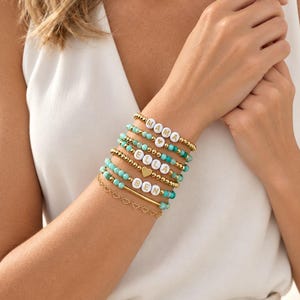 Pulseira folheada a ouro, à prova d'água, pulseira personalizada com nome que não mancha, pulseira elástica com contas personalizadas, joia para usar no dia a dia.