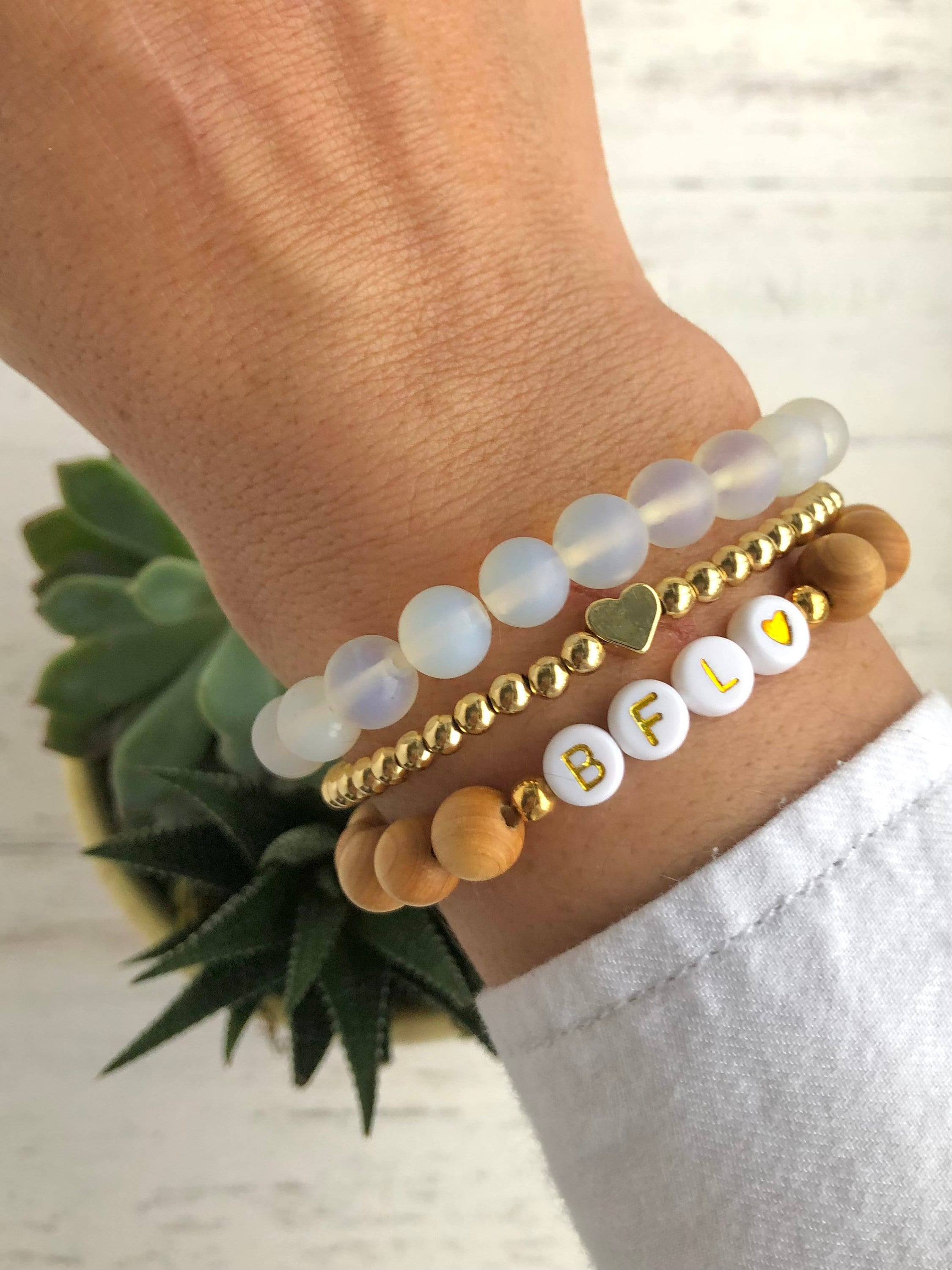 Braccialetto con perle in vetro e charm - Gioielli - Bracciali e ca