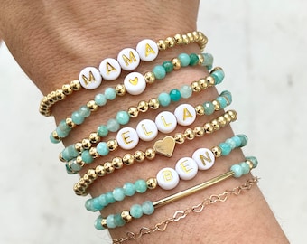 Turquoise aangepaste kralen naam armband, gepersonaliseerde woord armband stapel, kinderen naam mama armband set, Moederdag cadeau, vriendschap armbanden