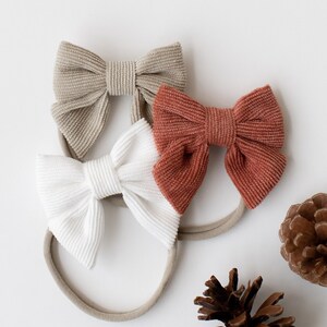 Cord Baby Schleife Stirnband - Baby Haarband, Baby Schleifen, Baby Mädchen Haarband, Neugeborenen Schleifen, Baby Mädchen Schleife, kleines Mädchen Clips, Schleifen Clips