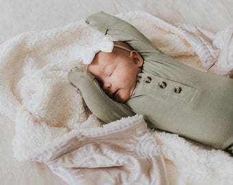 Plush Sherpa Baby Blanket: Neutral Rainbow Sun Design (30x40”)
