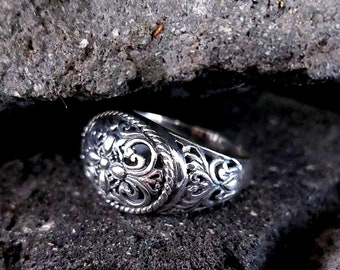 Sterling silver filligree ring, Filigree ring, Vintage style ring, Unique silver ring, Floral band ring, Nice present for her