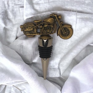 Unique motorcycle bottle stopper. A must have for all motorbike fans either an owner or as a gift this bottle stopper is a must have!
