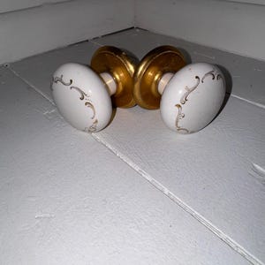 Vintage White Porcelain Door Knob Set with Gold Scroll Design | Ceramic Door Knobs Pair | Victorian Cottage Hardware | Architectural Salvage