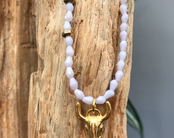 Collier lilas avec tête de buffle fait main