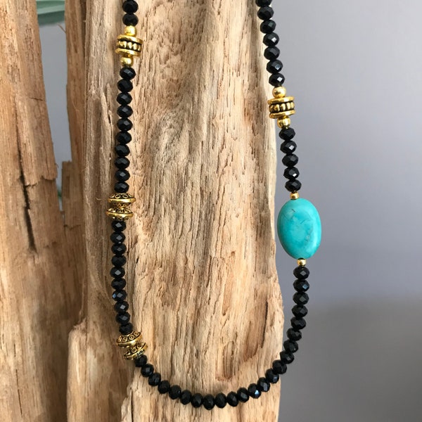 Collier de perles noir et pierre turquoise fait main