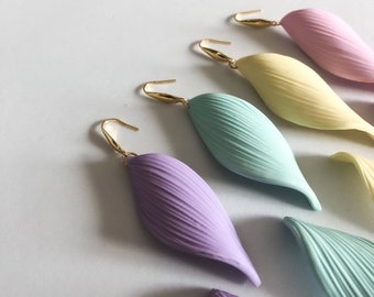 Dangle and drop earrings, Curvy Leaf Pendant, pastel Clay earrings, Leaf jewelry, Boho earrings, lightweight earrings, Clay earrings