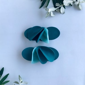 Handmade Petal Earrings, shades of green clay earrings ,unique bold earring, gift for mom, bold oversized earrings , Unique Edgy earrings zdjęcie 8