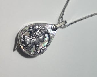 Magnifying Glass Victorian Art Nouveau Lady Face Mother of Pearl Loupe Pendant Necklace 15x