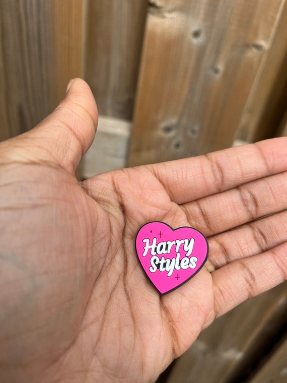 1D shoe charms Harry styles Shoe Charms Harry styles clog charms | pins en clips Kleding- & schoenclips Schoenclips Sieraden Broches Harry Styles Croc Charms 