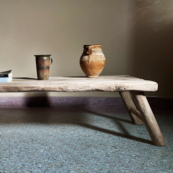 Återvunnet unikt soffbord, rustikt Live Edge-bord