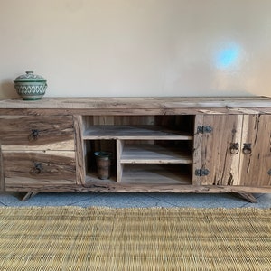 Soporte de medios de madera vintage, mesa de consola de TV flotante, soporte de TV de madera maciza, consola de TV moderna, gabinete de TV industrial, muebles de TV de mediados de siglo